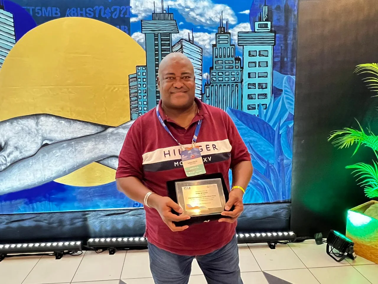 Chico Preto, CEO da CHICOOH+, primeira trading desk de OOH do Brasil, recebe homenagem na Convenção Nacional Central de Outdoor