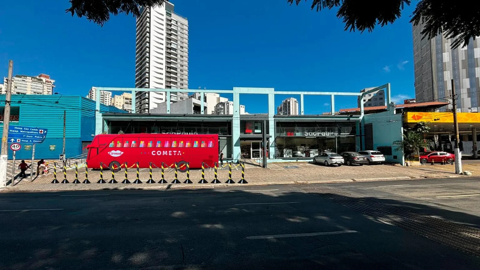 Ônibus Carmed na Drogaria São Paulo