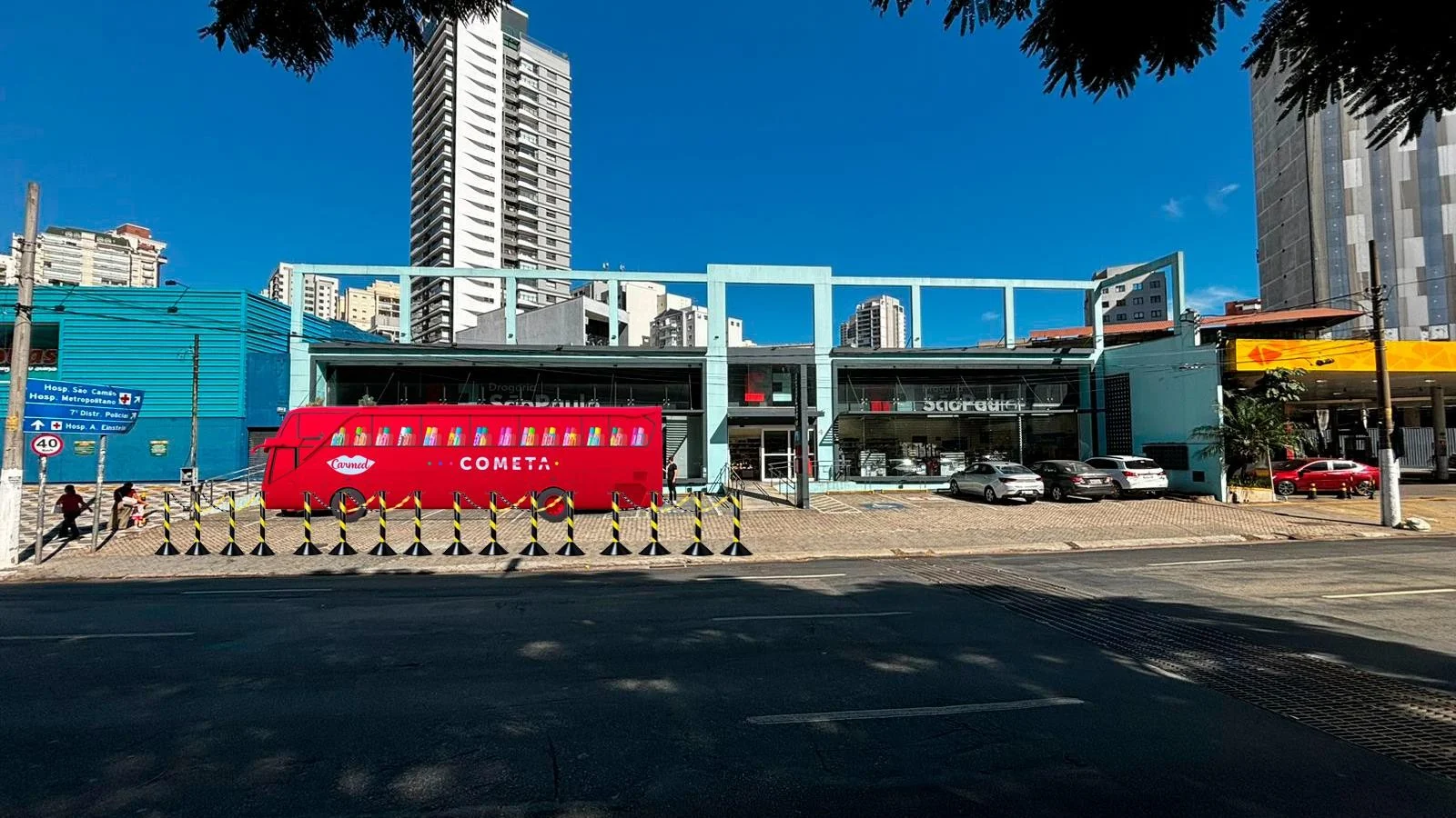 Ônibus Carmed na Drogaria São Paulo