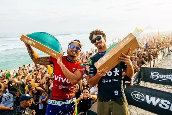 Italo Ferreira e Yago Dora, surfistas brasileiros