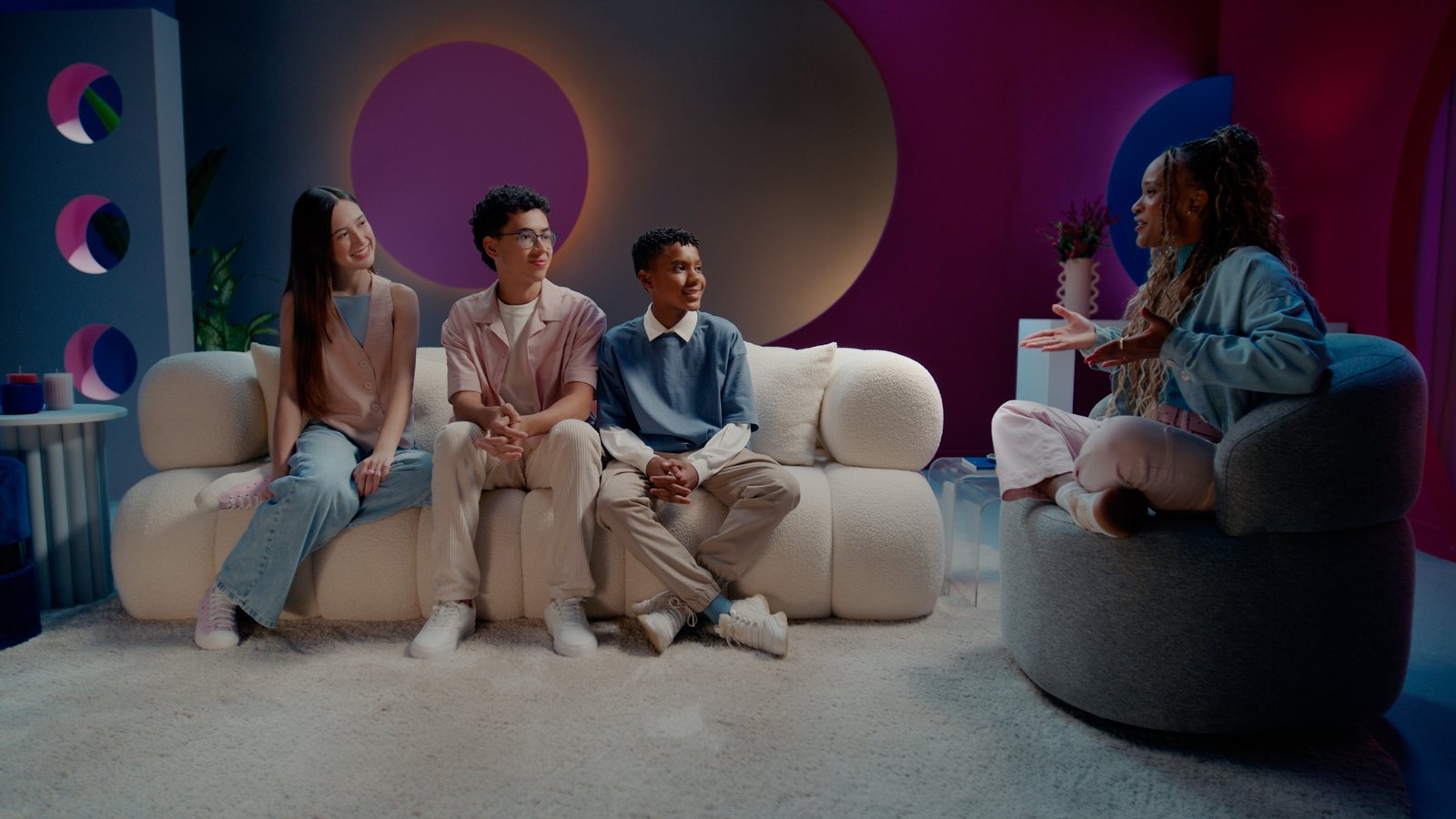 Publicis Brasil cria nova fase da campanha "Clica com Você", com Rebeca Andrade.