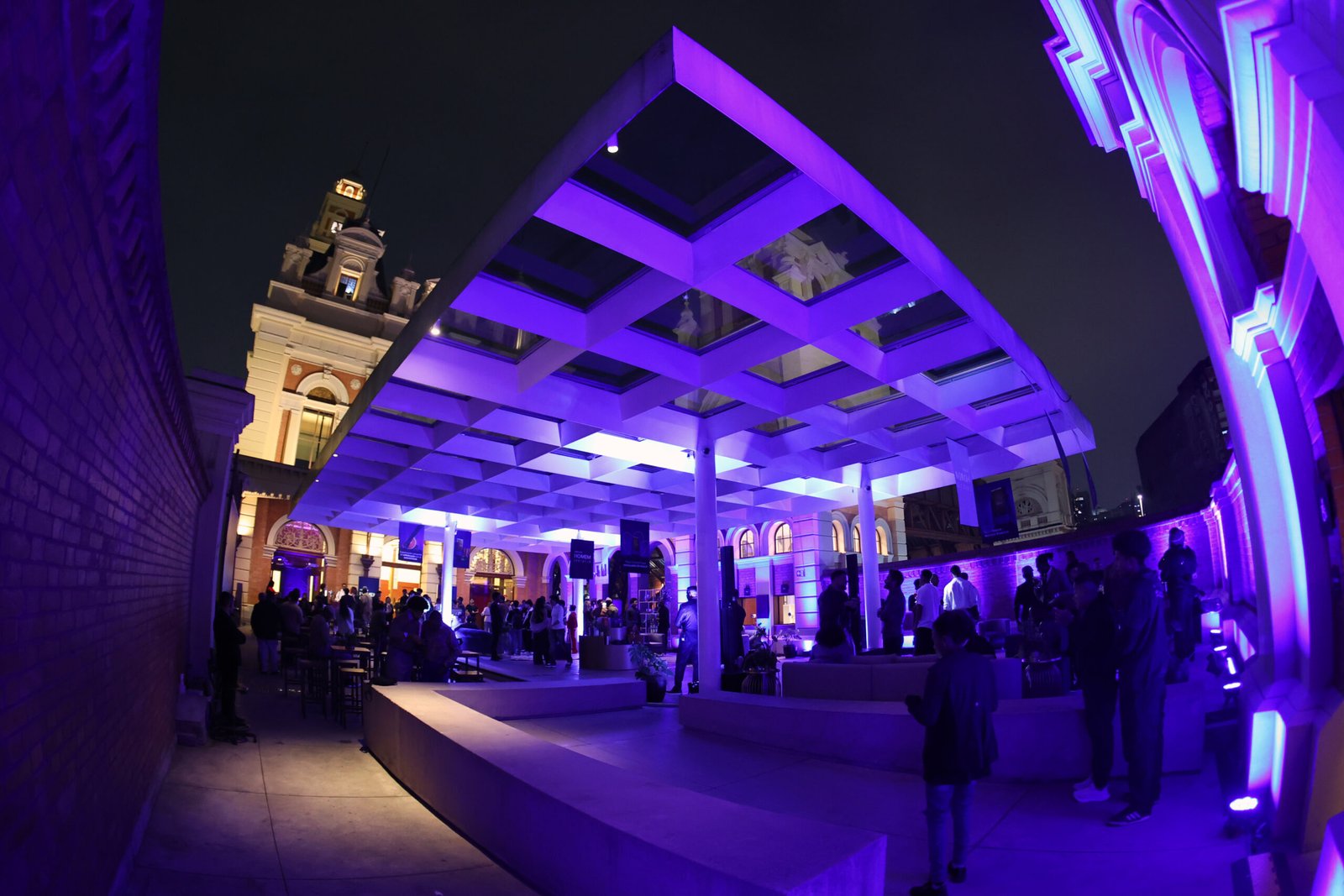 Natura apresenta fragrância em evento no Museu da Língua Portuguesa