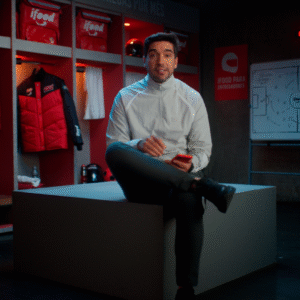 Abel Ferreira comanda nova campanha do iFood para atrair entregadores