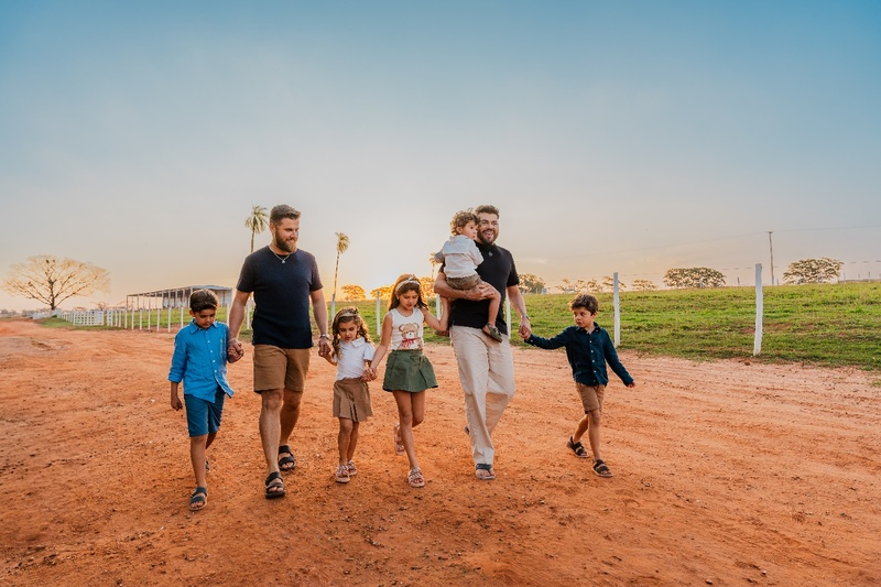 A dupla Zé Neto & Cristiano protagoniza a campanha de Dia dos Pais