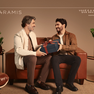 Aramis traduz o tempo em presença e o vestir em herança na campanha de Dia dos Pais