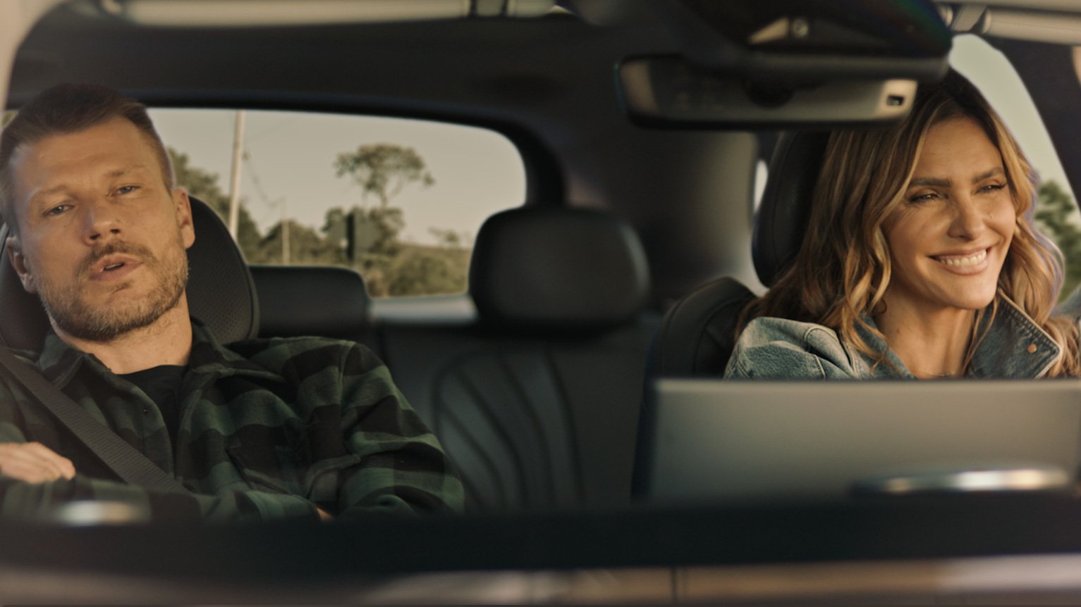 Fernanda Lima e Rodrigo Hilbert estrelam a campanha de lançamento do Geely EX5