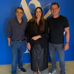 AKM comemora 30 anos e reforça posicionamento on, off e beyond